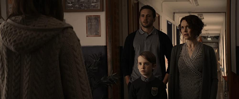 ホール・イン・ザ・グラウンドの画像