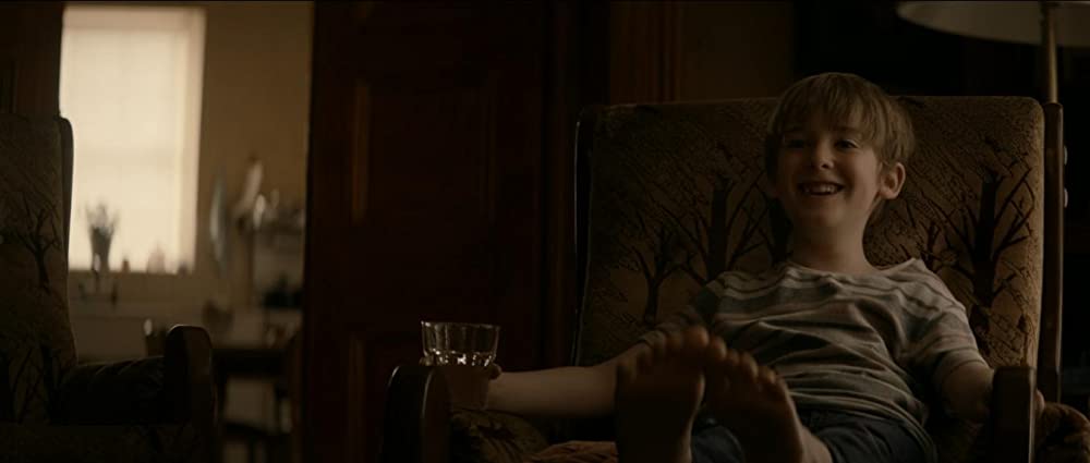 ホール・イン・ザ・グラウンドの画像