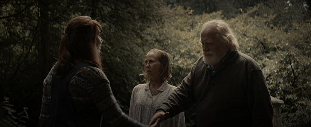 ホール・イン・ザ・グラウンドの画像