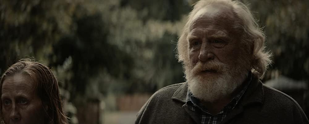 ホール・イン・ザ・グラウンドの画像