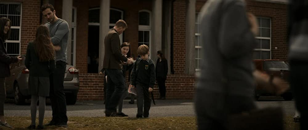 ホール・イン・ザ・グラウンドの画像