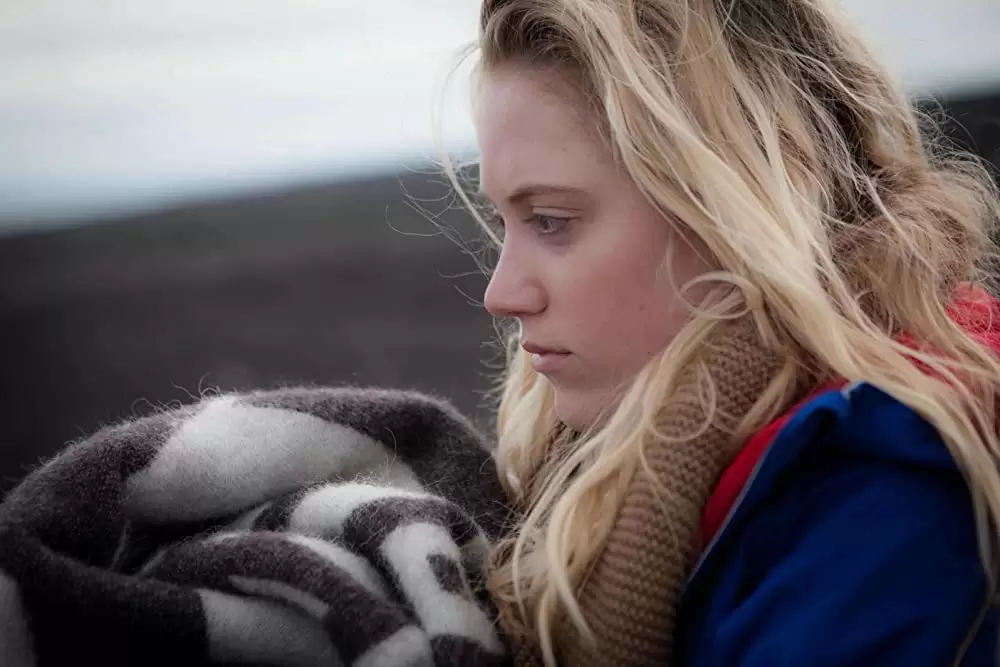 「境界線」マイカ・モンローの画像