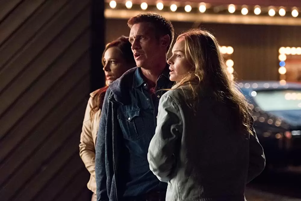 「アルティメット・サイクロン」デボン・サワ & ジュリー・ベンツ & ケイト・ボスワースの画像