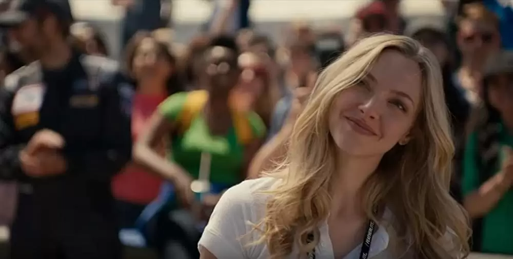 「エンツォ レーサーになりたかった犬とある家族の物語」アマンダ・セイフライドの画像