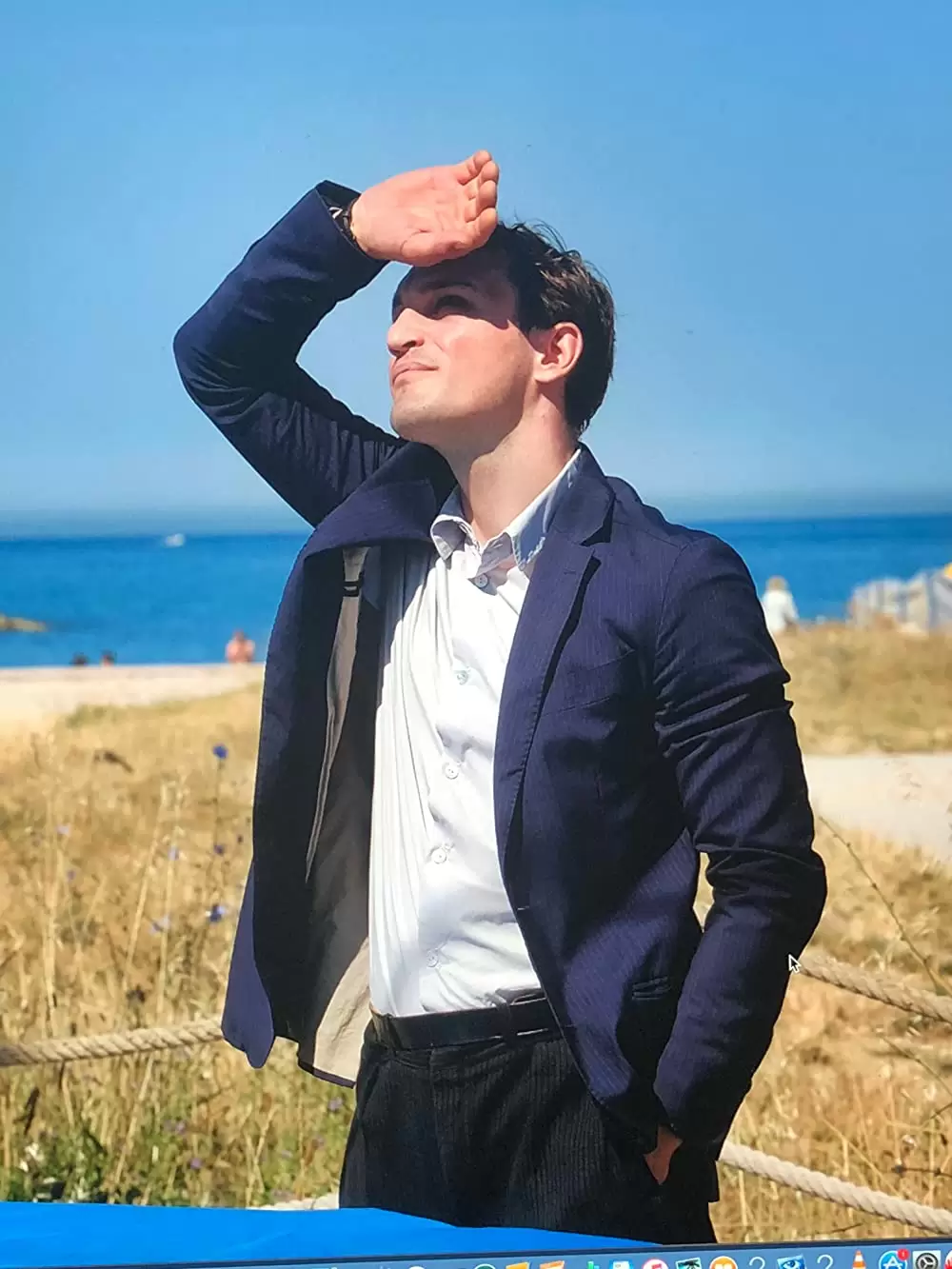 未来を乗り換えた男の画像