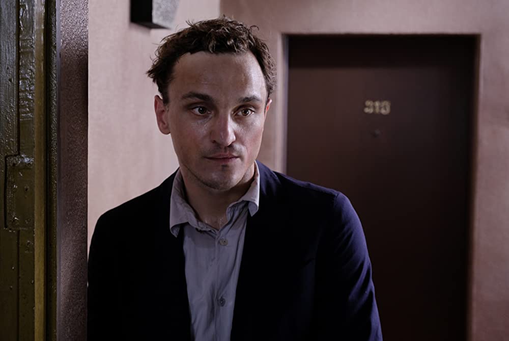 未来を乗り換えた男の画像