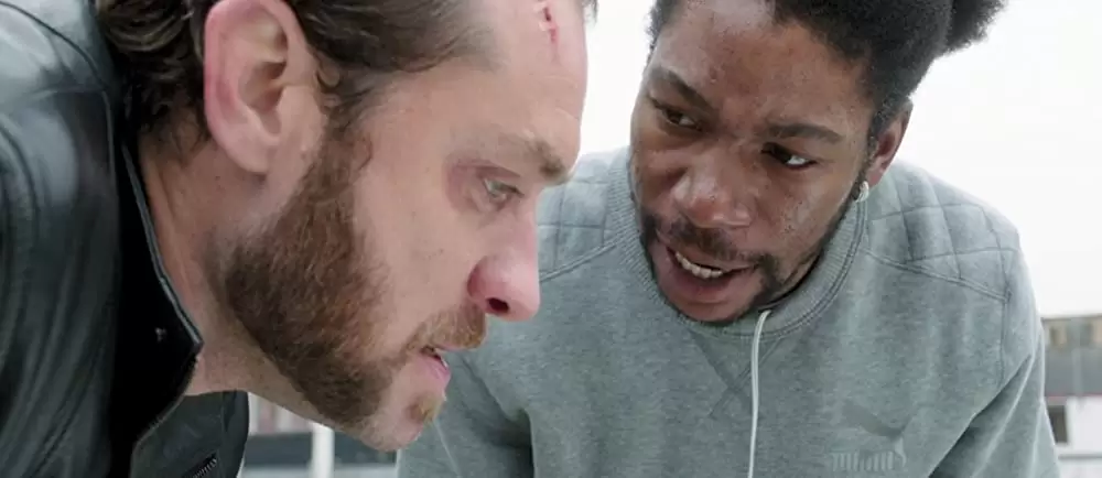 「ドム・ヘミングウェイ」ジュード・ロウ & ジャメイン・ハンターの画像