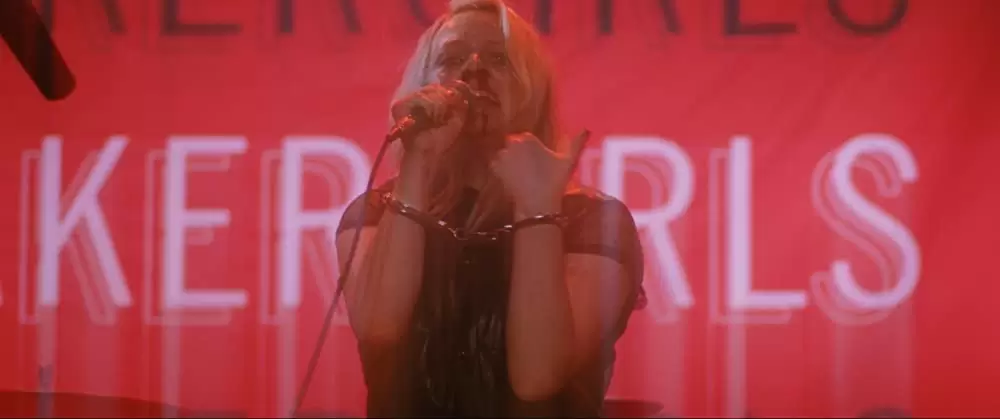 「ハースメル」エリザベス・モスの画像