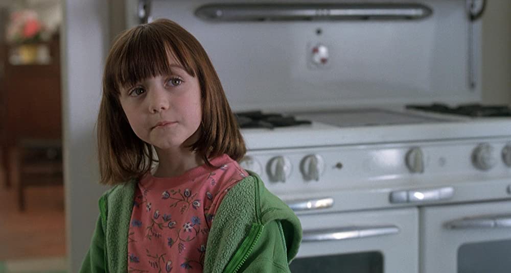 ゆりかごを揺らす手の画像