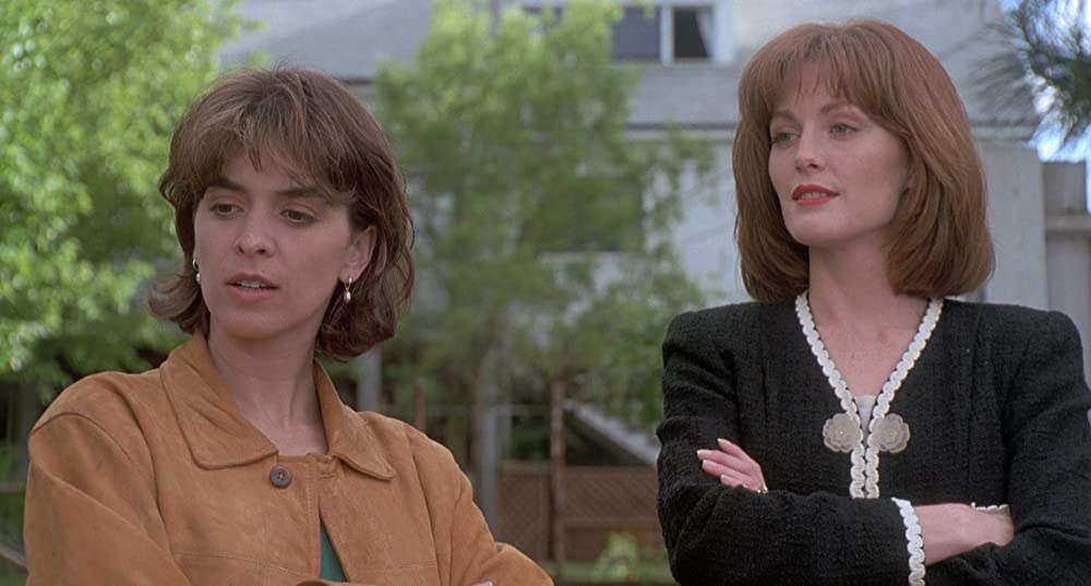 ゆりかごを揺らす手の画像