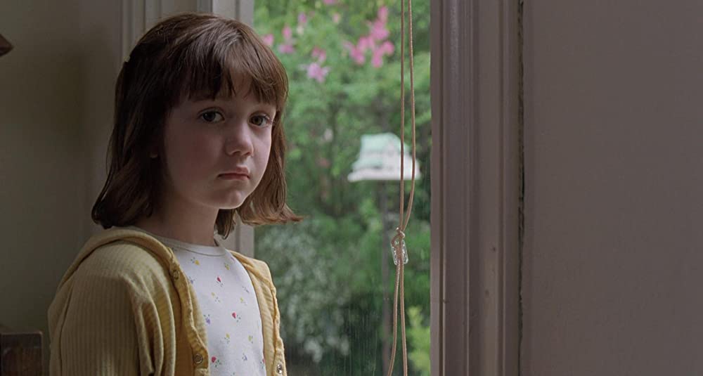 ゆりかごを揺らす手の画像