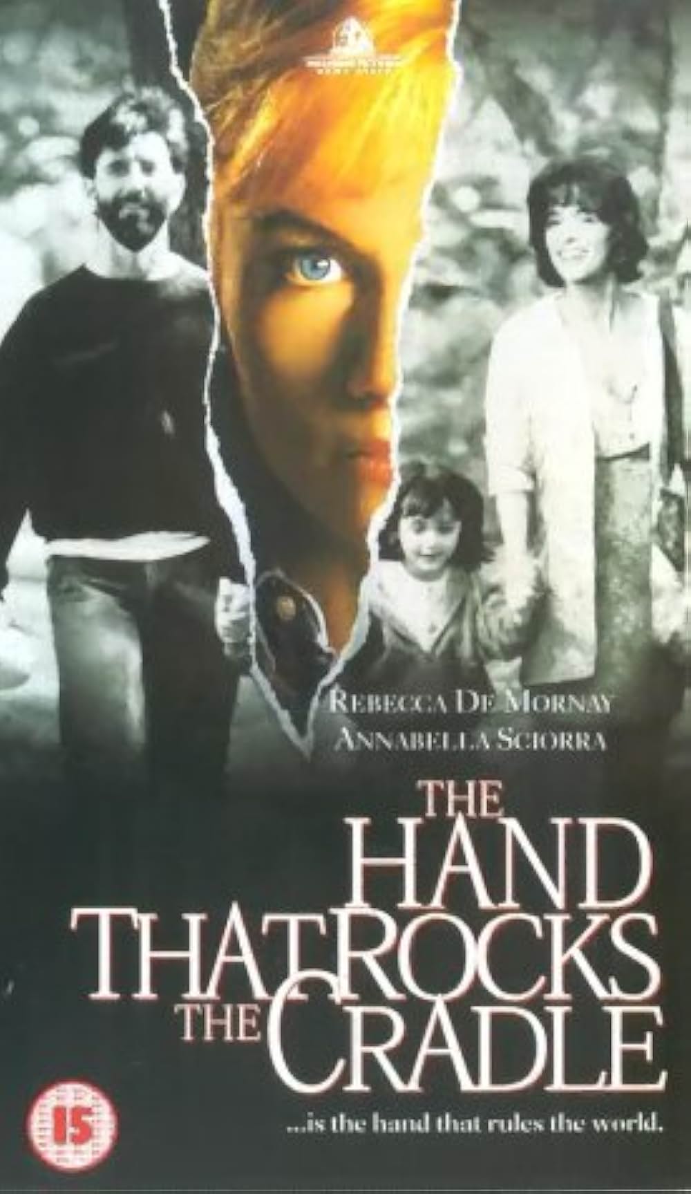 ゆりかごを揺らす手の画像