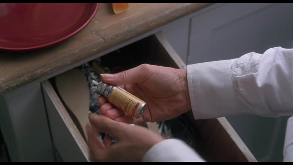 ゆりかごを揺らす手の画像