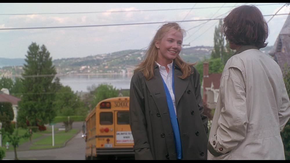 ゆりかごを揺らす手の画像