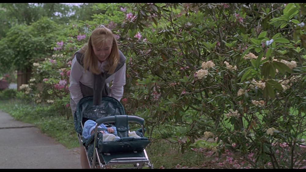 ゆりかごを揺らす手の画像