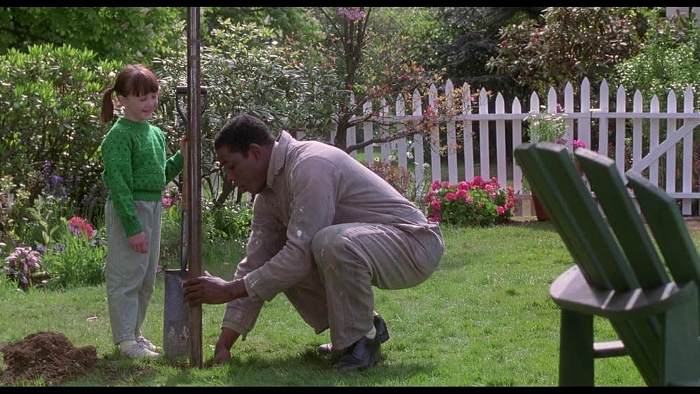 ゆりかごを揺らす手の画像