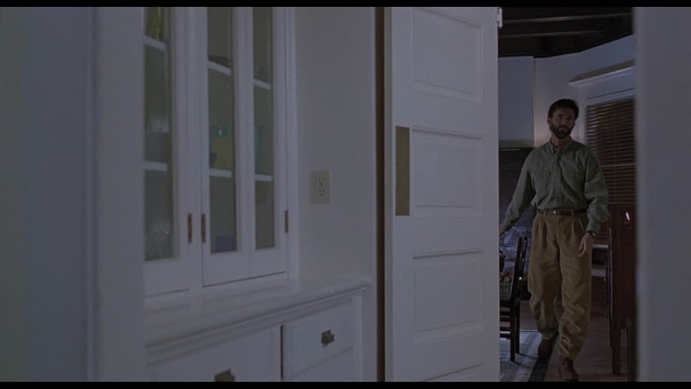 ゆりかごを揺らす手の画像