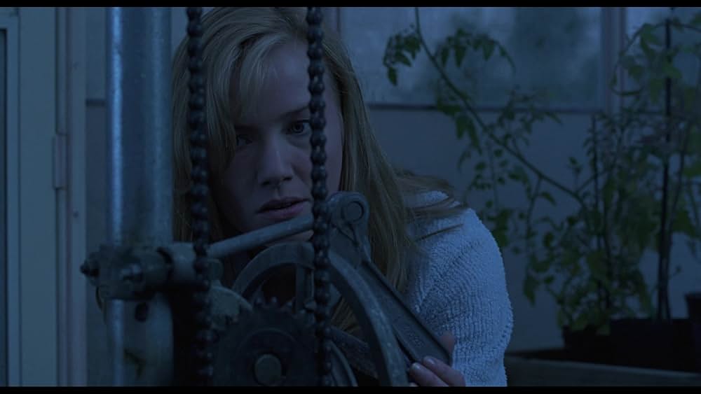 ゆりかごを揺らす手の画像