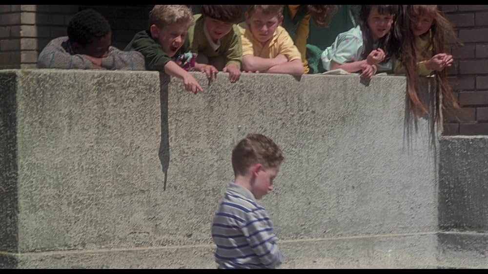 ゆりかごを揺らす手の画像