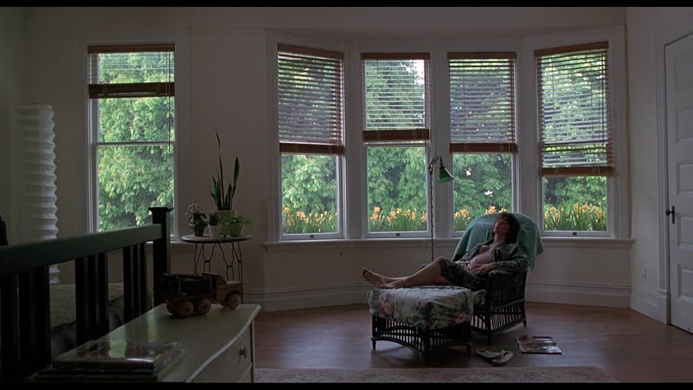 ゆりかごを揺らす手の画像