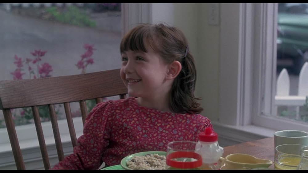 ゆりかごを揺らす手の画像