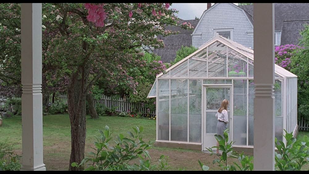 ゆりかごを揺らす手の画像