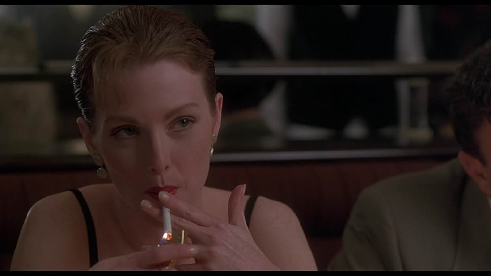 ゆりかごを揺らす手の画像