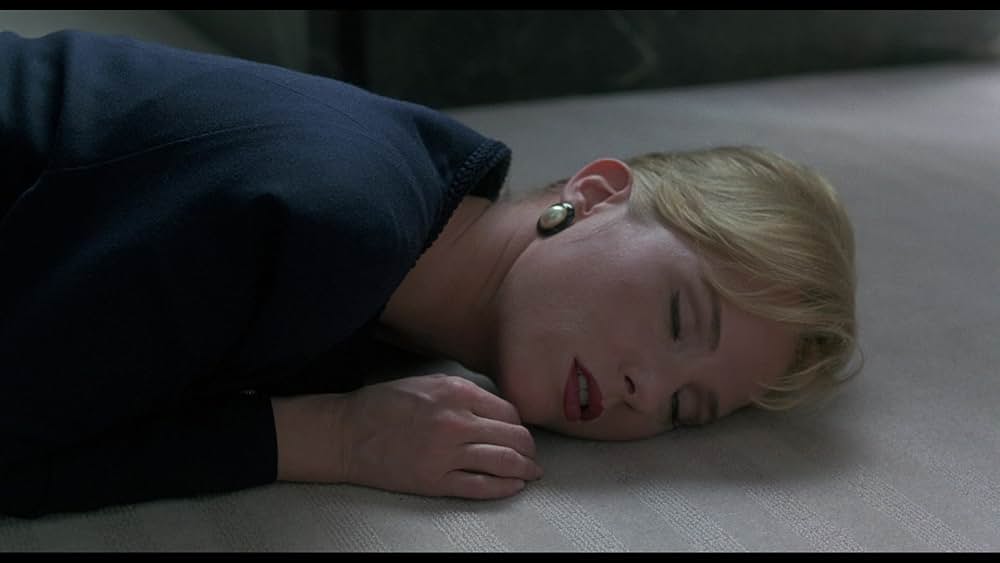 ゆりかごを揺らす手の画像