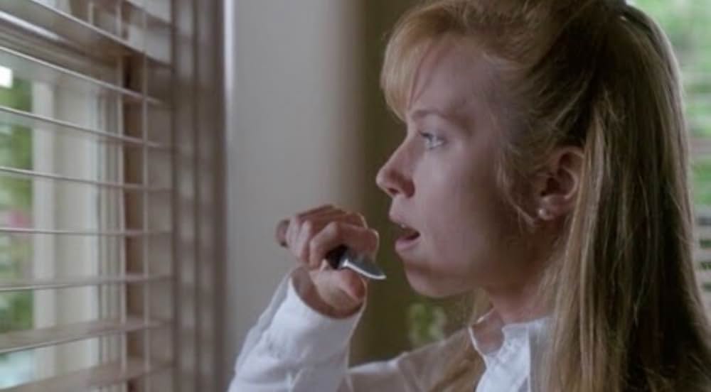 ゆりかごを揺らす手の画像