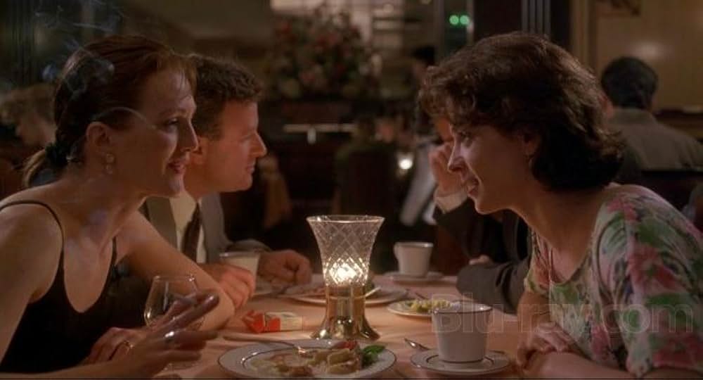 ゆりかごを揺らす手の画像