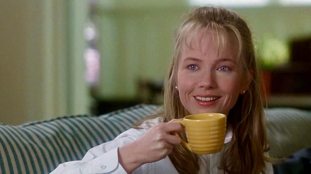 ゆりかごを揺らす手の画像