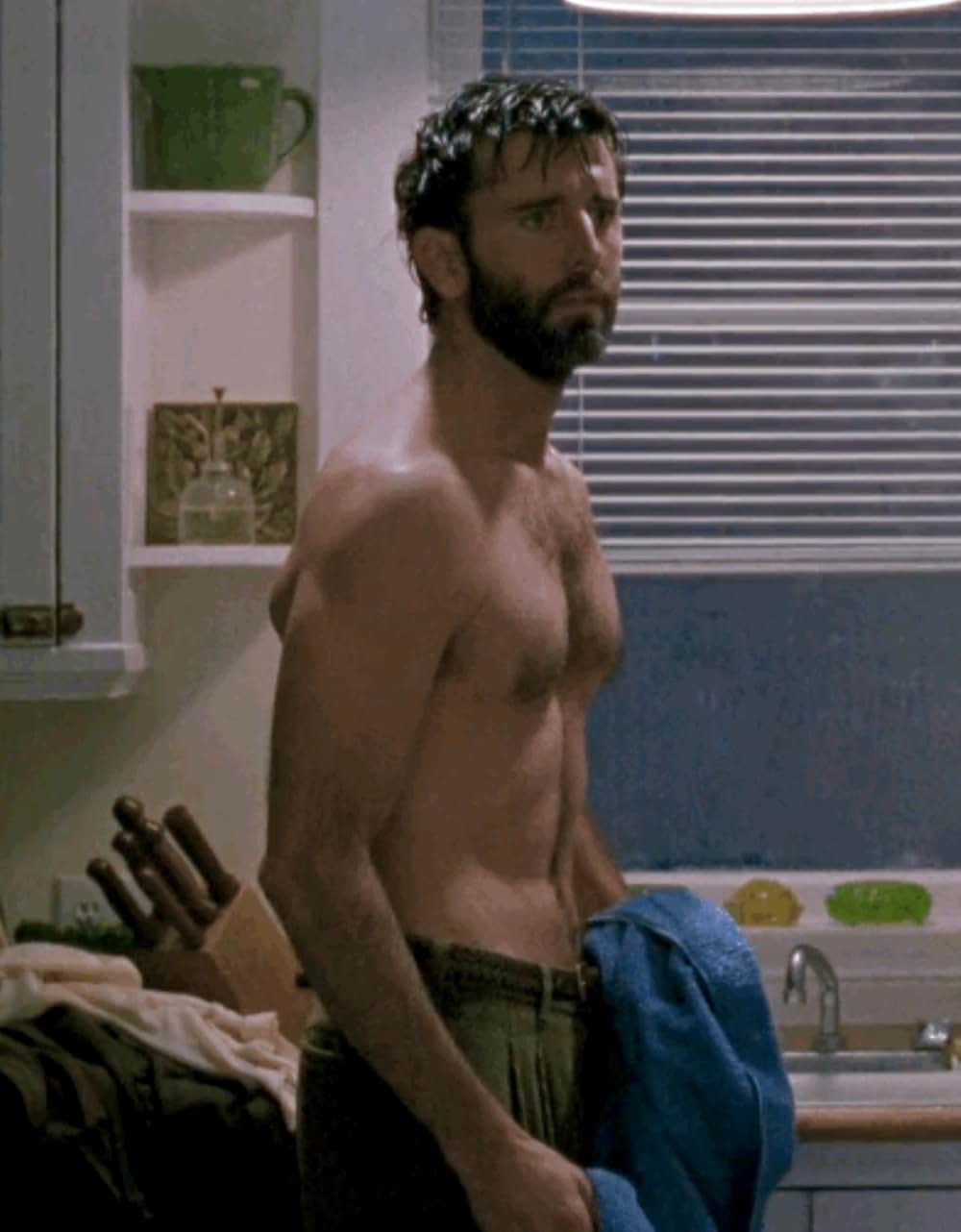 ゆりかごを揺らす手の画像