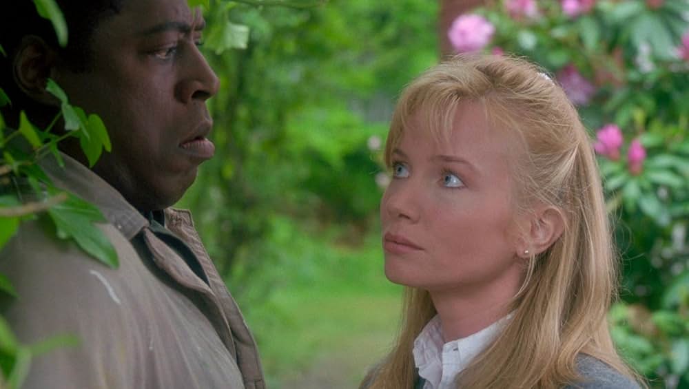 ゆりかごを揺らす手の画像