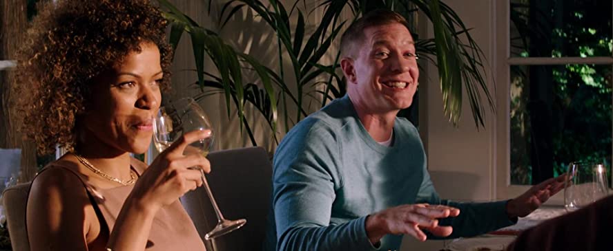 侵入する男の画像