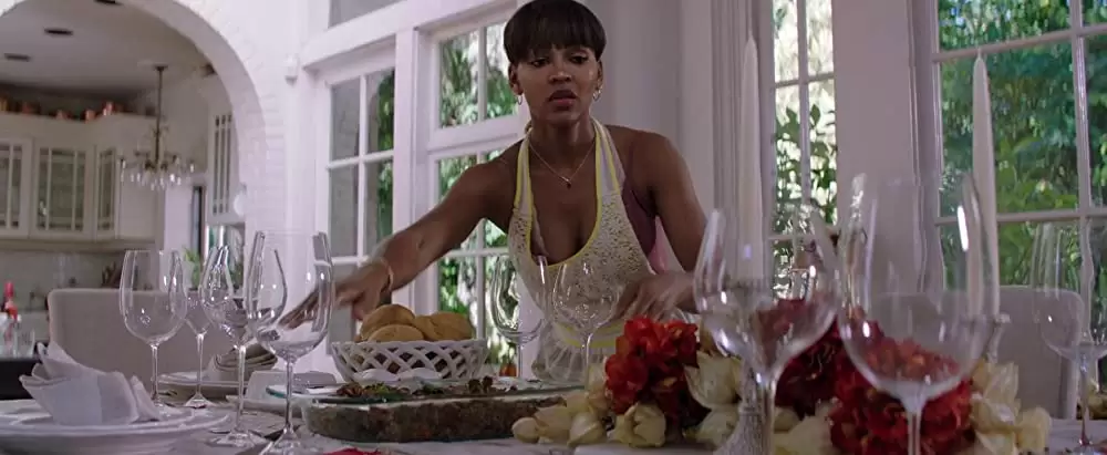 侵入する男の画像