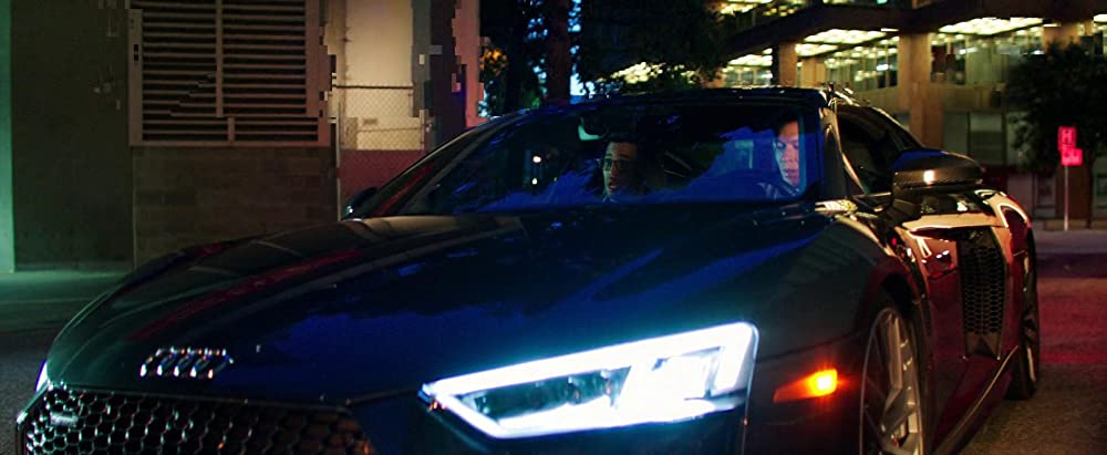 侵入する男の画像