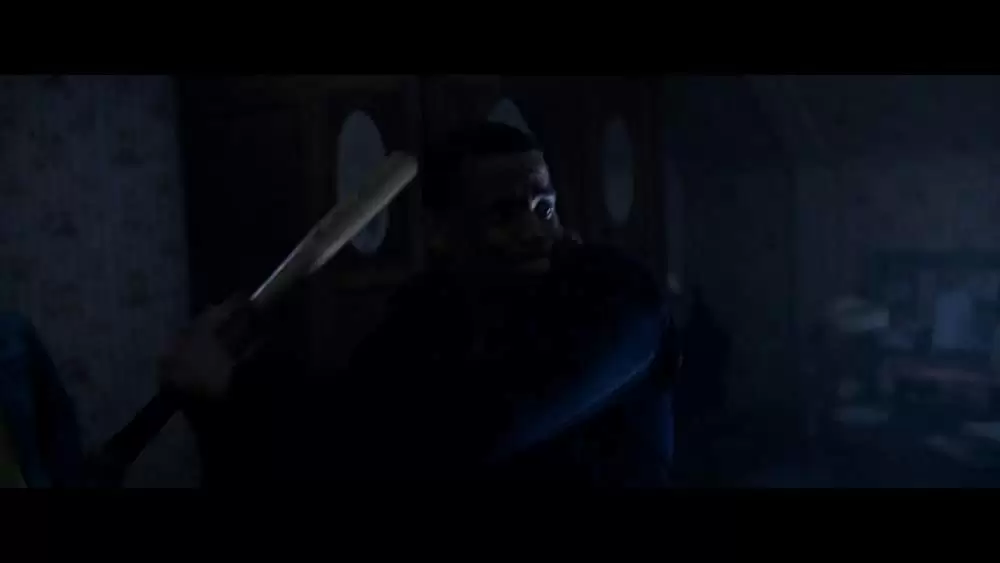 侵入する男の画像