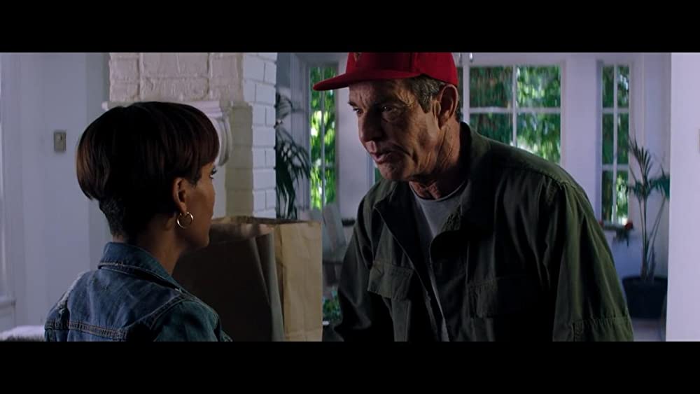 侵入する男の画像