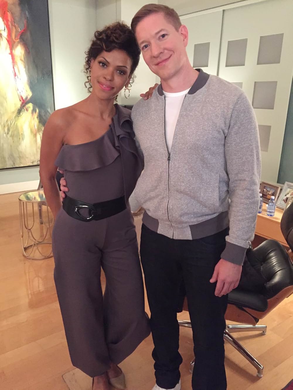 侵入する男の画像