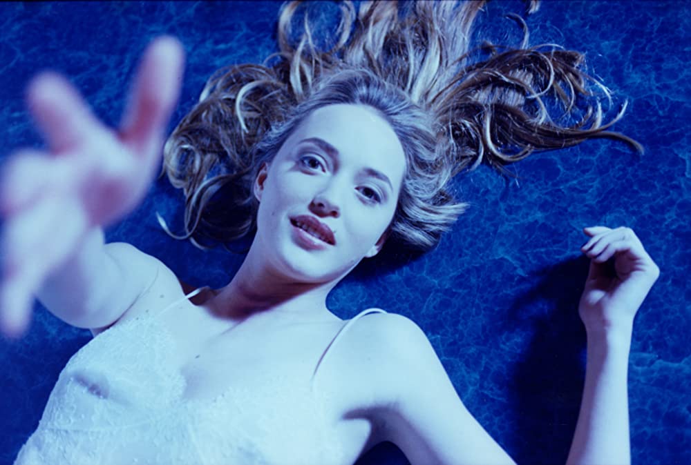 青い夢の女の画像