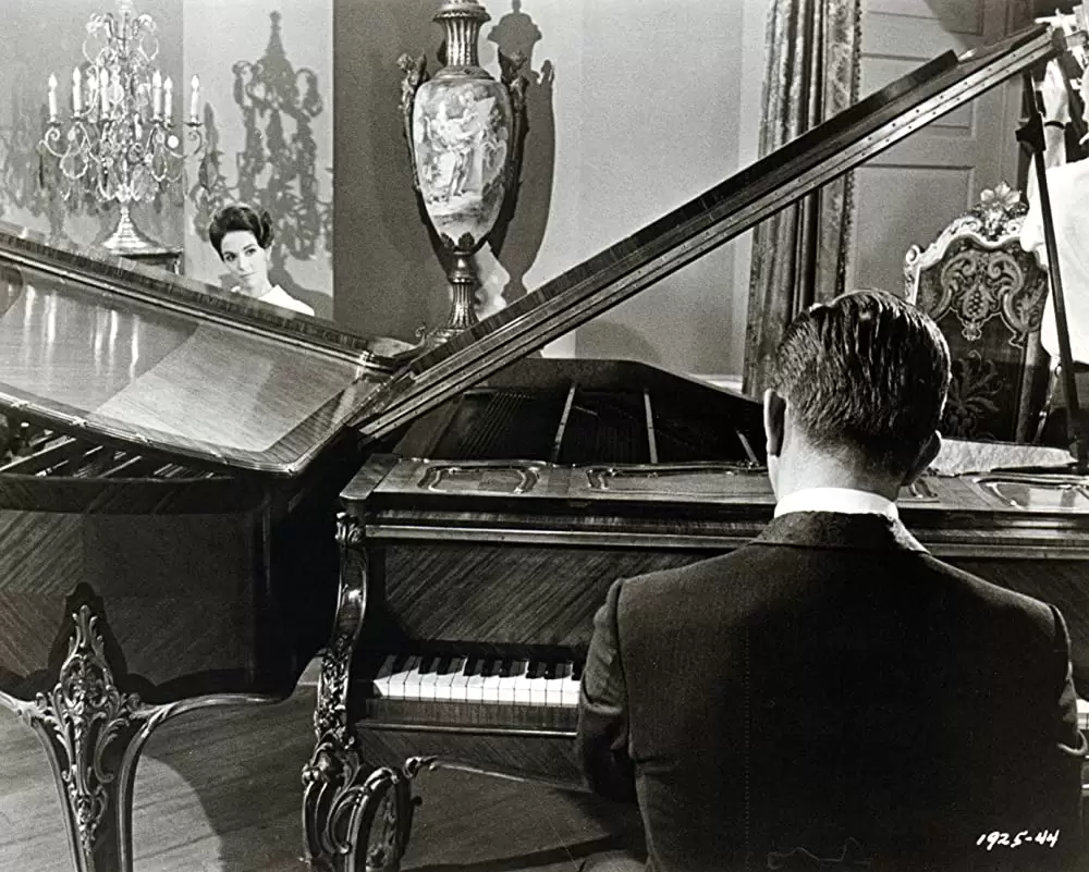 「秘密殺人計画書」カーク・ダグラス & ダナ・ウィンターの画像