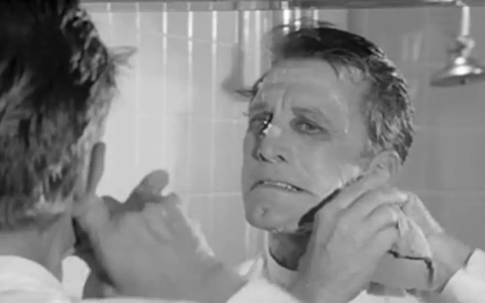 「秘密殺人計画書」カーク・ダグラスの画像