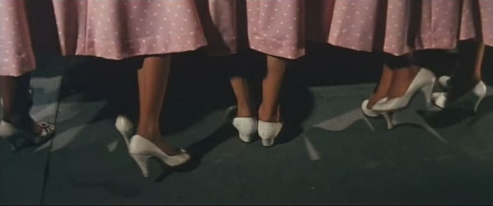 巨人と玩具の画像