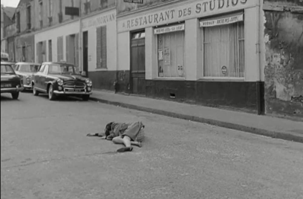 女と男のいる舗道の画像