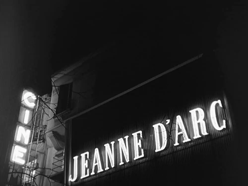 女と男のいる舗道の画像