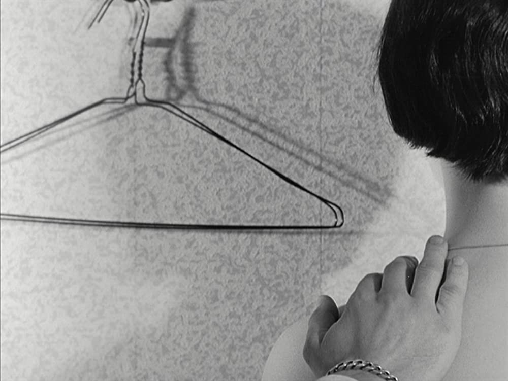 女と男のいる舗道の画像