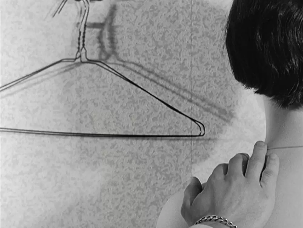 女と男のいる舗道の画像