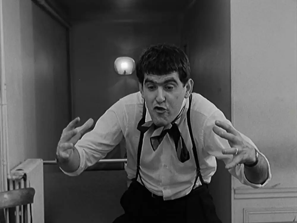 女と男のいる舗道の画像