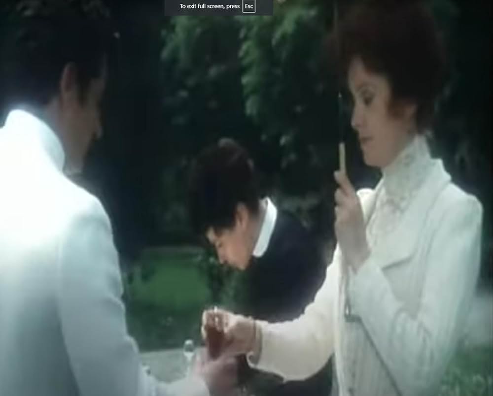 哀しみの伯爵夫人の画像