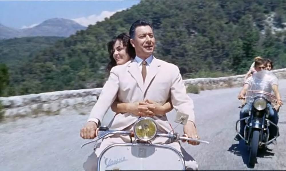 草の上の昼食の画像